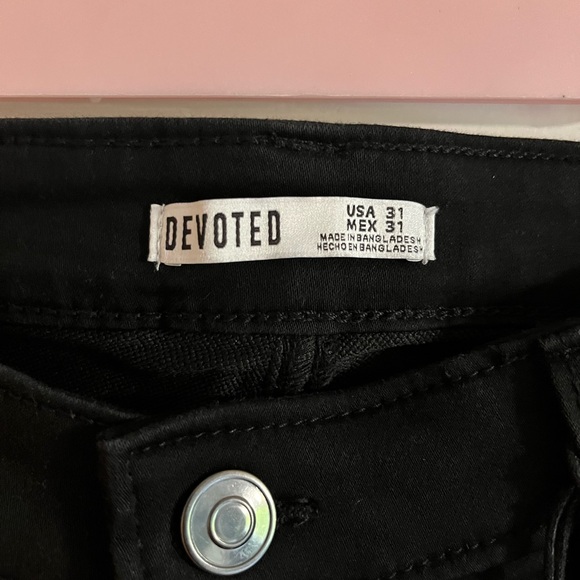 BNWT DEVOTED SKINNY PANTS IN A SIZE 31 - Picture 2 of 5